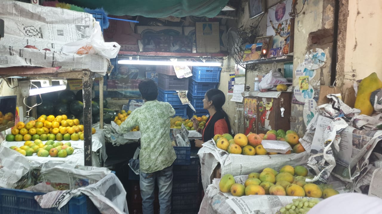 VMSS Health Department raids mango traders in Khanderao Market